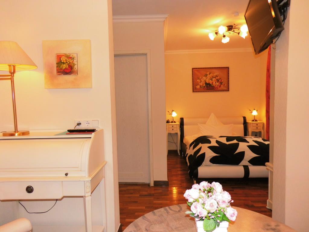 Aparthotel Guzulka & Restaurant ベルリン エクステリア 写真