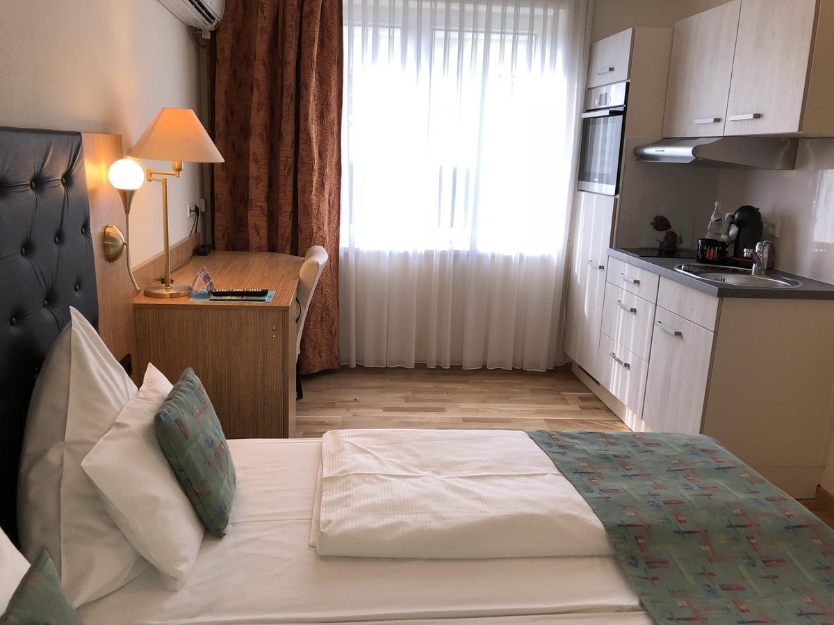 Aparthotel Guzulka & Restaurant ベルリン エクステリア 写真